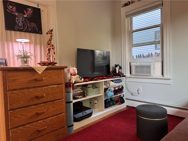 Building Photo - 37 Evergreen St