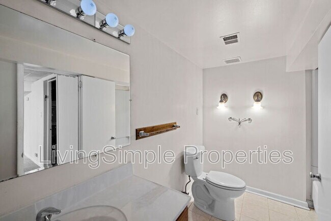 Building Photo - 1207 Brooke Dr
