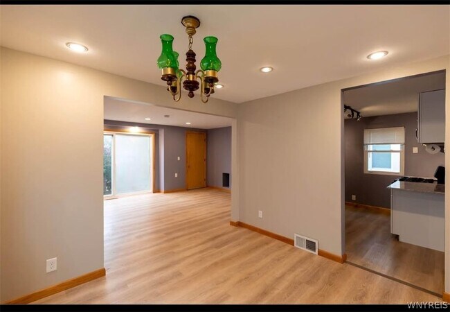 Building Photo - 19 Hobmoor Ave