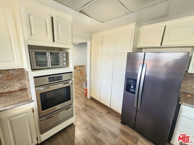 Building Photo - 11665 Babbitt Ave