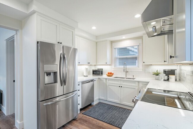 Building Photo - 2bd/1ba Seattle Home