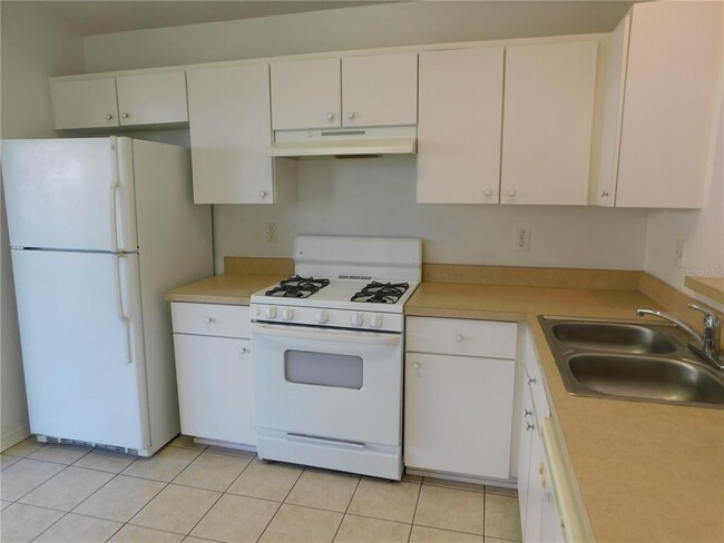 Building Photo - 6047 White Sails Dr