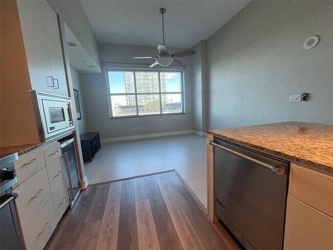 Building Photo - 1208 E Kennedy Blvd