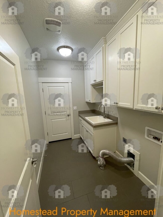 Building Photo - OUTSTANDING SOUTH SALEM LOCATION!