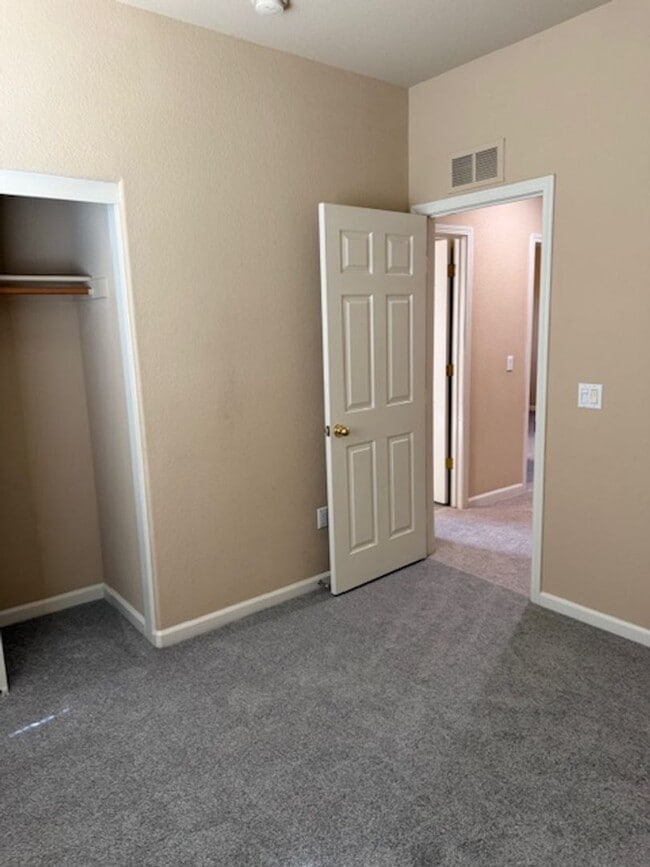 Building Photo - Gorgeous Natomas Condo