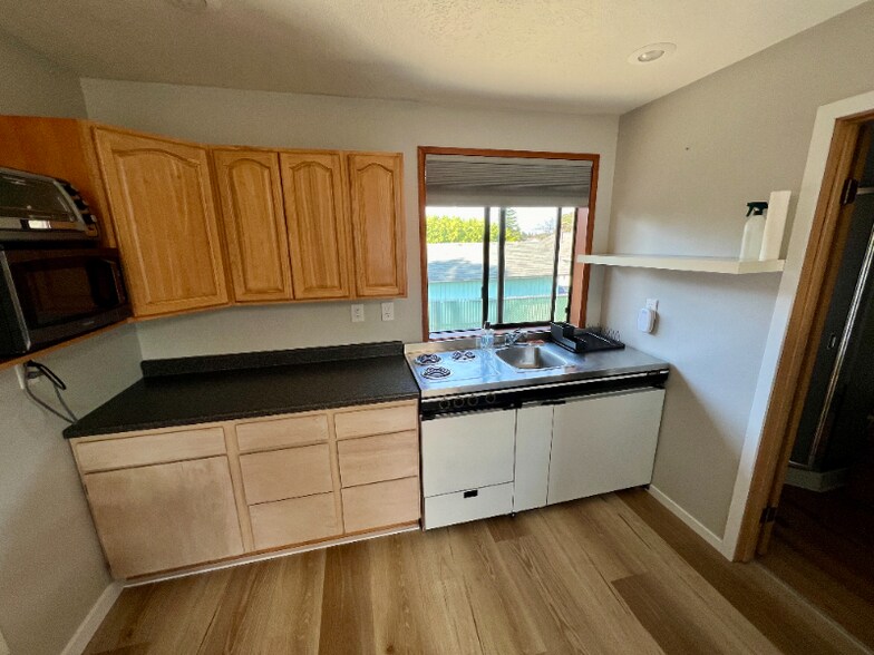 Building Photo - 13817 2nd Ave SW