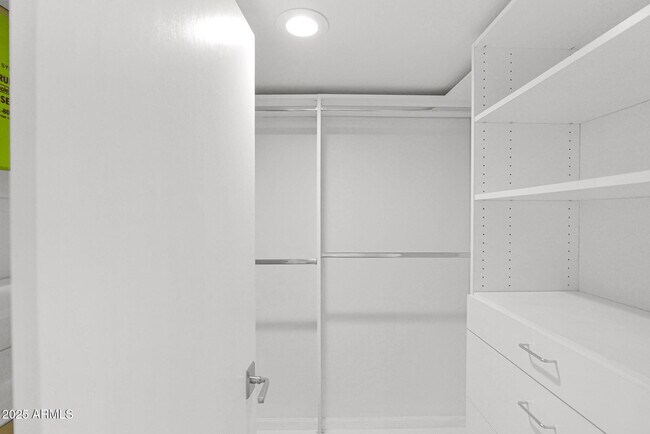 Building Photo - 7760 E Gainey Ranch Rd