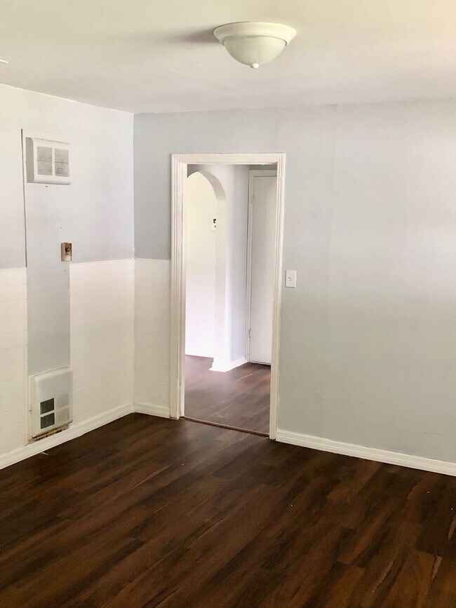 Building Photo - SPACIOUS Zephyrhills 4BR/1BA Home in the Heart of Downtown!