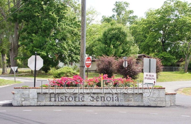 Building Photo - 69 Meadows Creek Ln