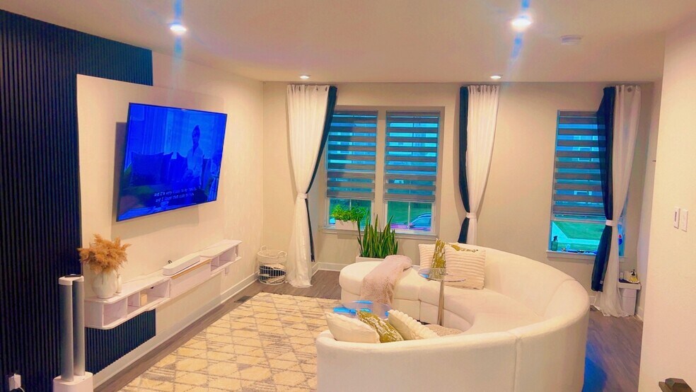 Building Photo - 152 Spring Grove Way