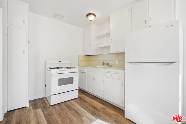 Building Photo - 4951 Cahuenga Blvd