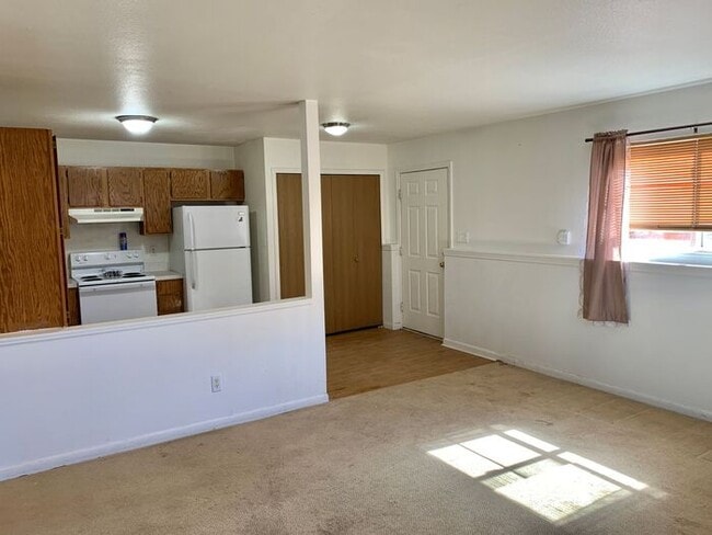 Building Photo - Move in specials - 2 Weeks free. Flexible lease terms are available - Cozy 2 Bed, 1 Bath Apartmen...
