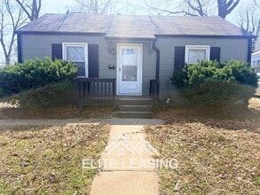 Building Photo - 2 Bedroom Home with Fenced Yard