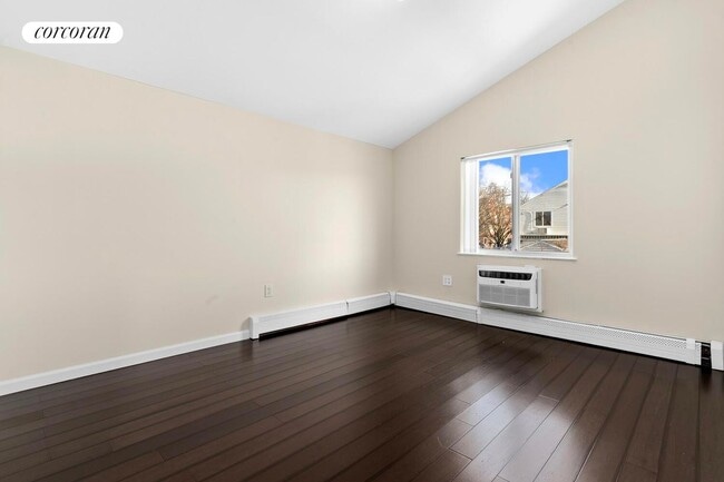 Building Photo - 336 Howe Ave