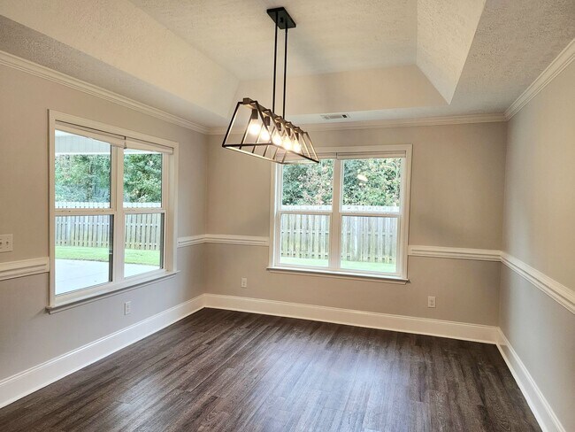 Building Photo - 4 Bedroom Ranch in Willow Oak Village