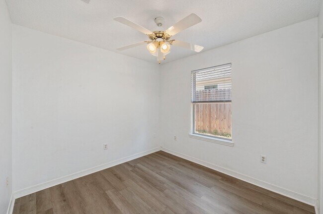 Building Photo - 2955 Sholtz Ave