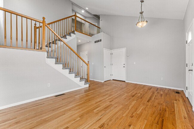 Building Photo - 4-Bed Arvada Home w/ Bedroom & Full Bathro...