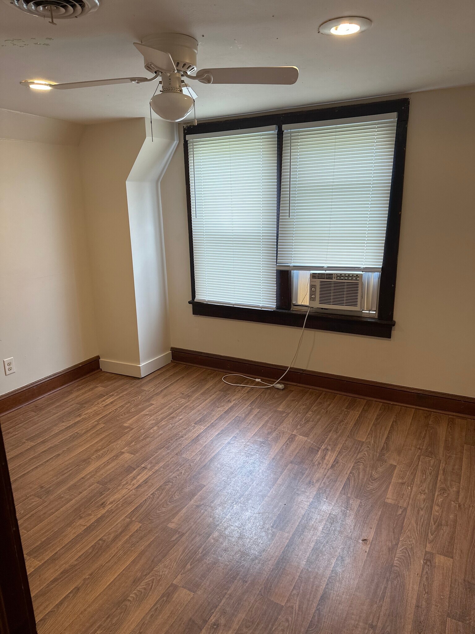 Building Photo - 205 Unaka St