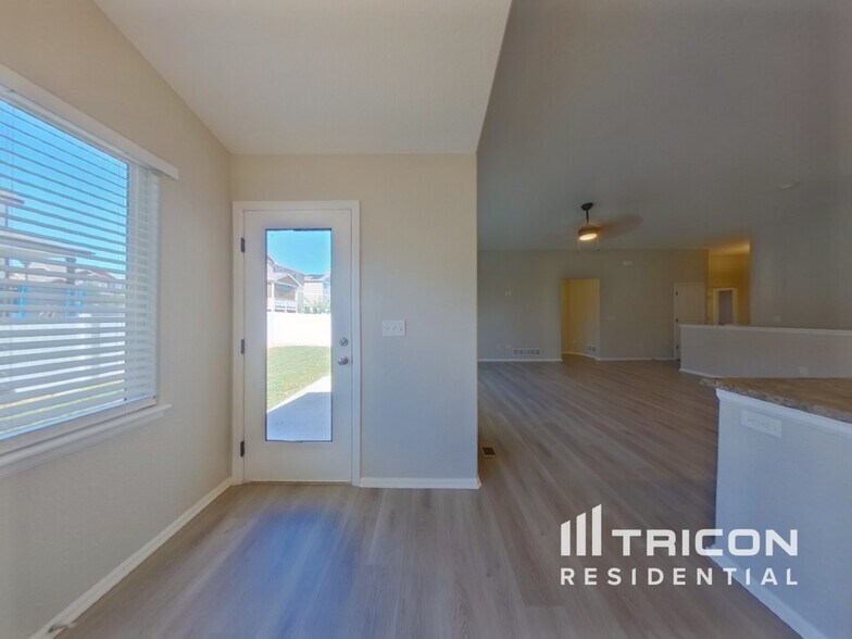 Building Photo - 931 Mount Shavano Ave