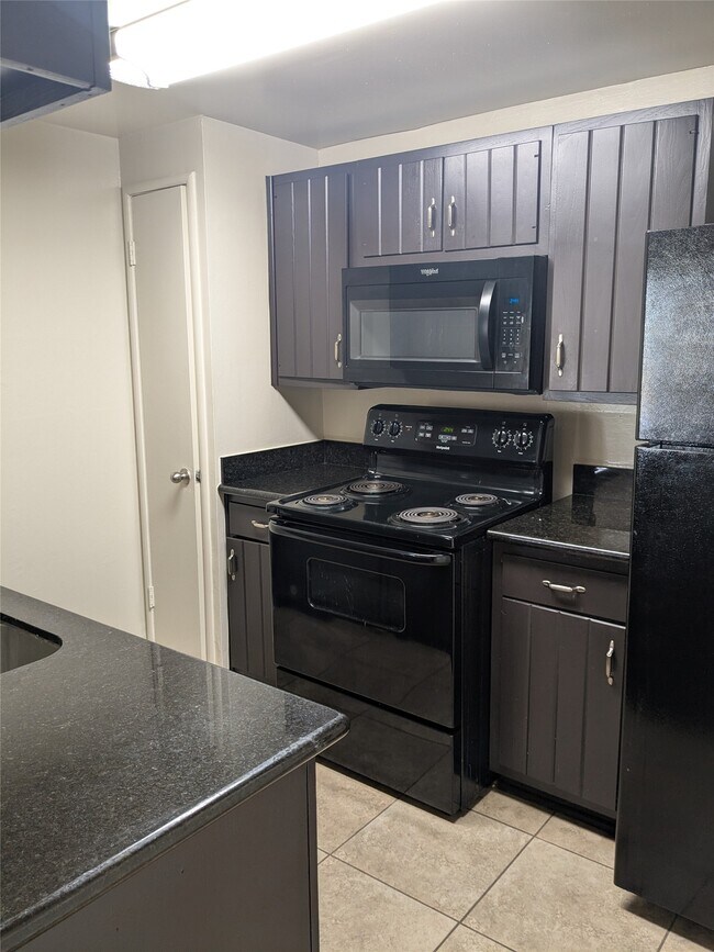 Building Photo - 1302 Marina Bay Dr