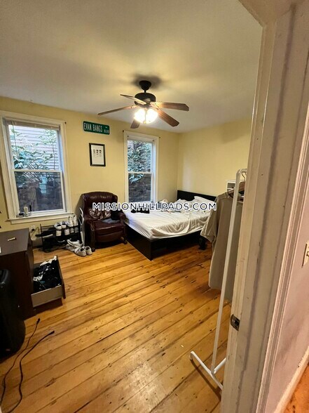 Building Photo - 731 Parker St