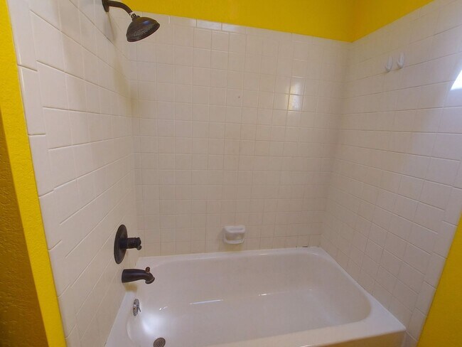 Building Photo - Spacious House