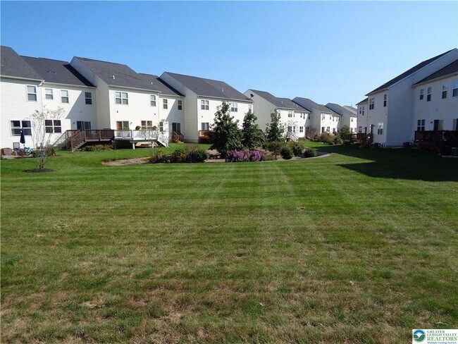 Building Photo - 972 King Way