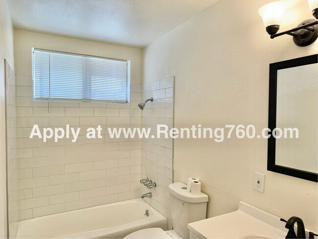 Building Photo - Newly Remodeled 2 Bedroom 1 bathroom Home!