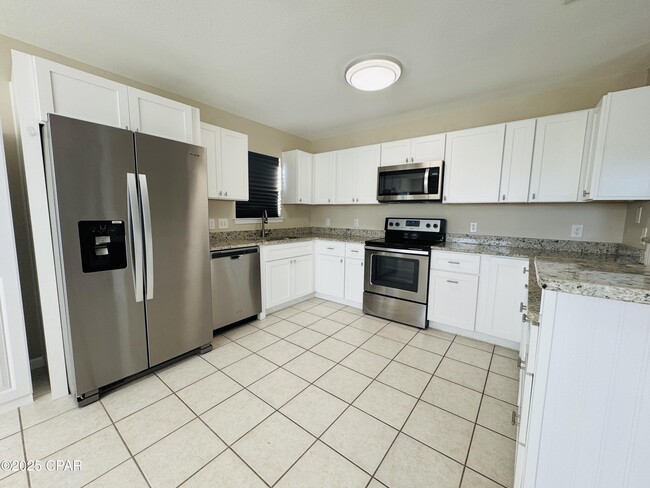 Building Photo - 6528 Omoko St