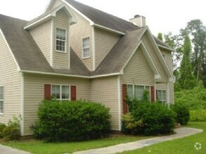 Building Photo - Student Friendly Huge 4 BR house, 5 minute...