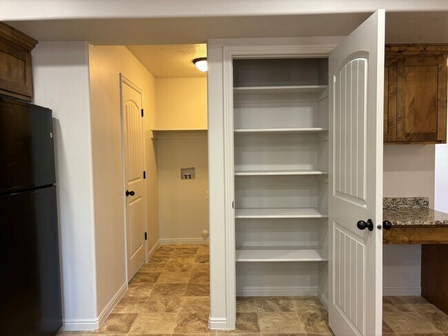 Building Photo - 450 W 200 S