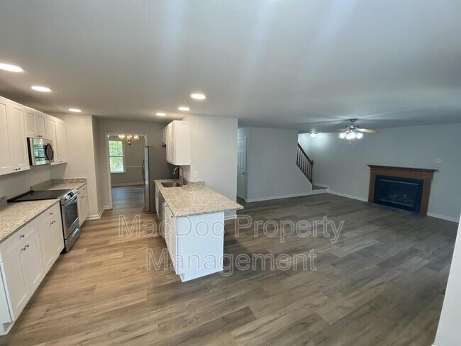 Building Photo - 7218 John Taylor Mews
