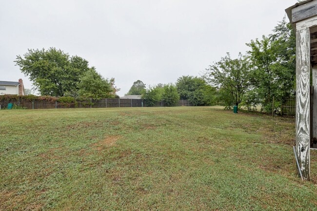 Building Photo - Cute Townhouse in the Heart of Norman, just minutes from OU!