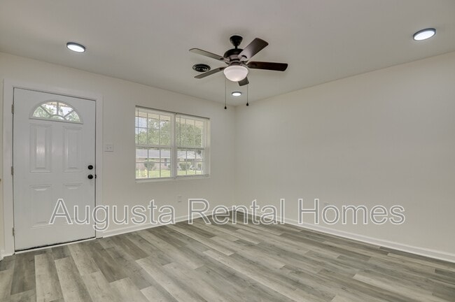 Building Photo - 3623 Columbine Dr