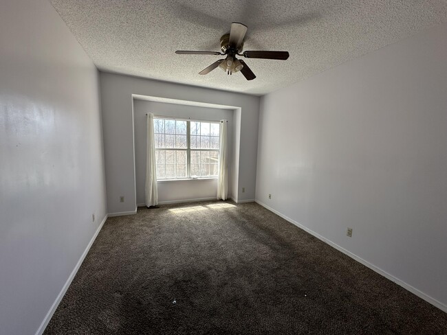 Building Photo - 41785 Independence Dr