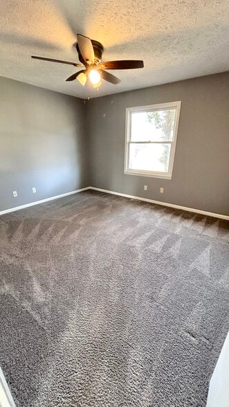 Building Photo - 3420 Parkwood Dr