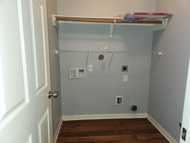 Building Photo - 303 Pine Mist Ln