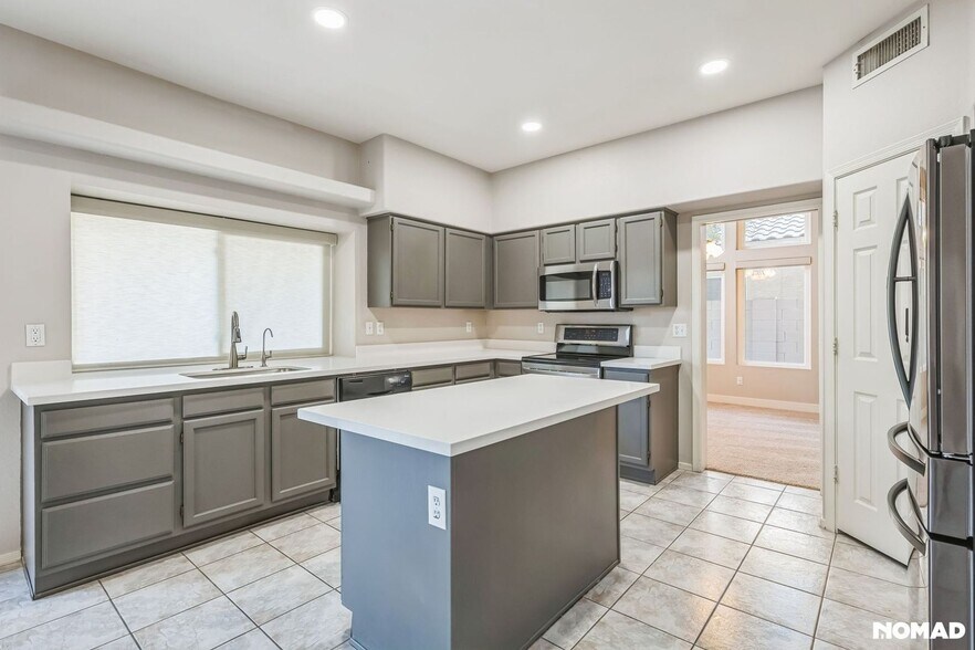 Building Photo - 16626 S 15th St