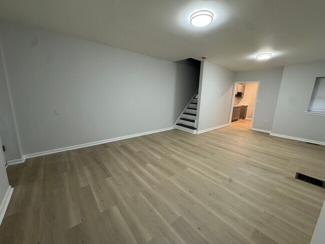 Building Photo - 2562 N Chadwick St