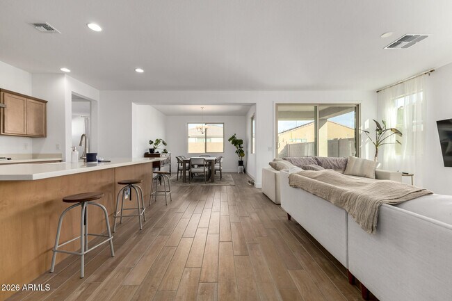 Building Photo - 16780 W Cameron Dr