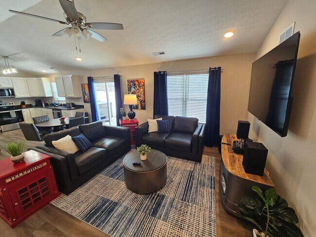 Building Photo - 814 Pierson Rd