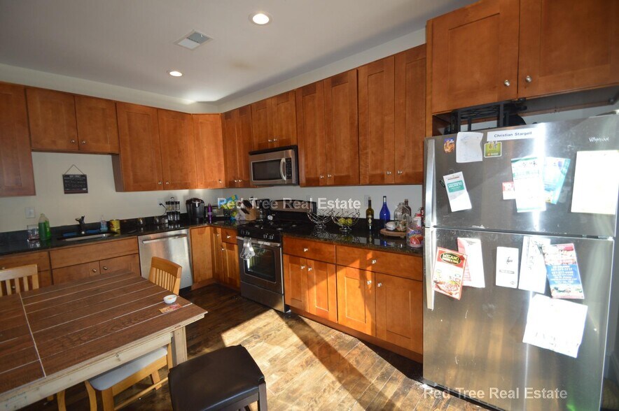 Building Photo - 29 Commonwealth Terrace