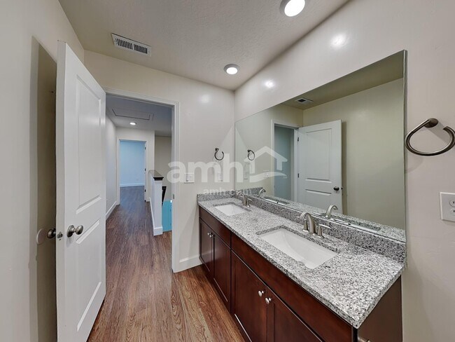 Building Photo - 4359 N Morgan Way