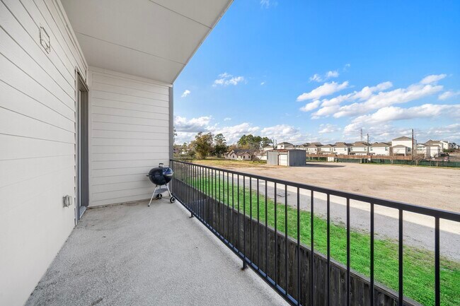 Building Photo - 11008 Mikula Dr