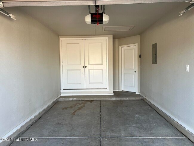 Building Photo - 2104 N Avenue K