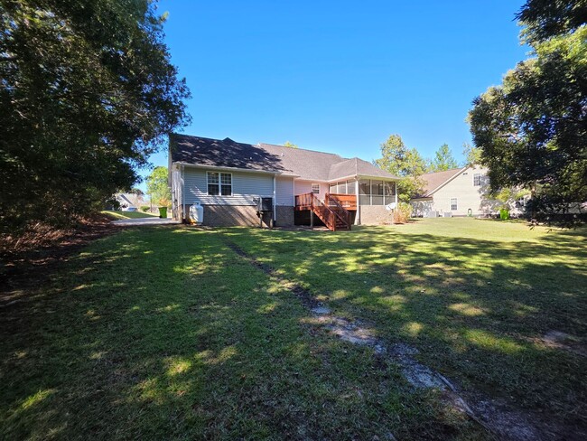 Building Photo - 345 Farina Dr