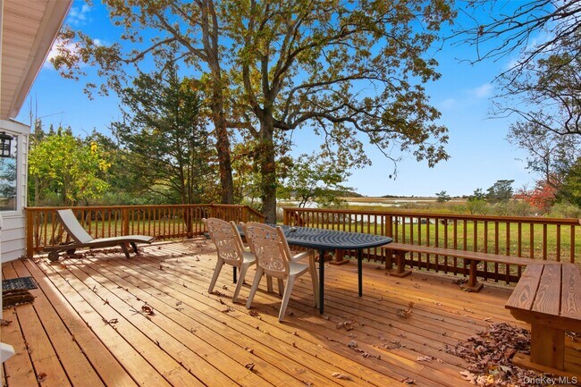 Building Photo - 14 Flax Pond Woods Rd