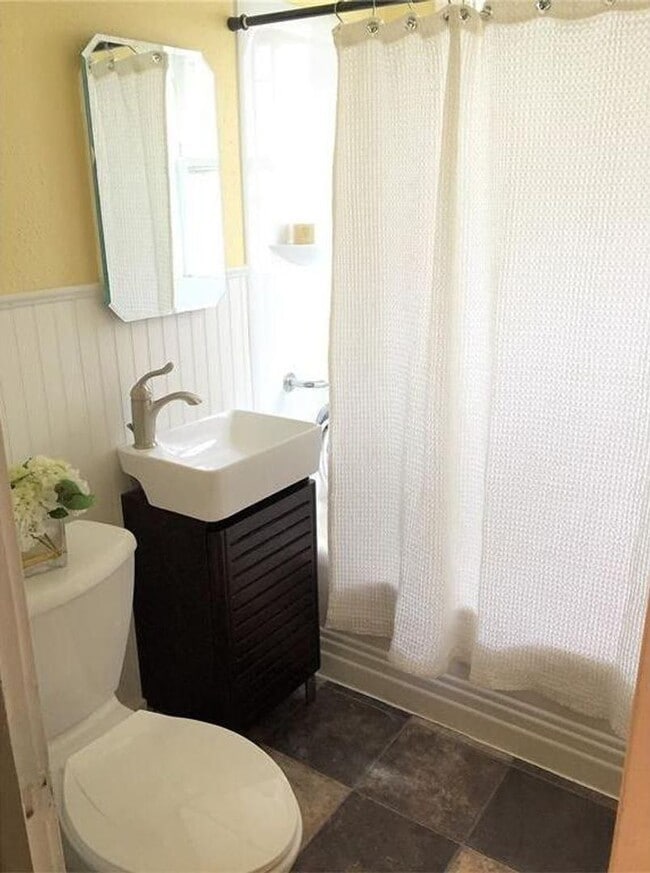 Building Photo - NE Side 2 Story, Huge Bedrooms, 2 bath, un...