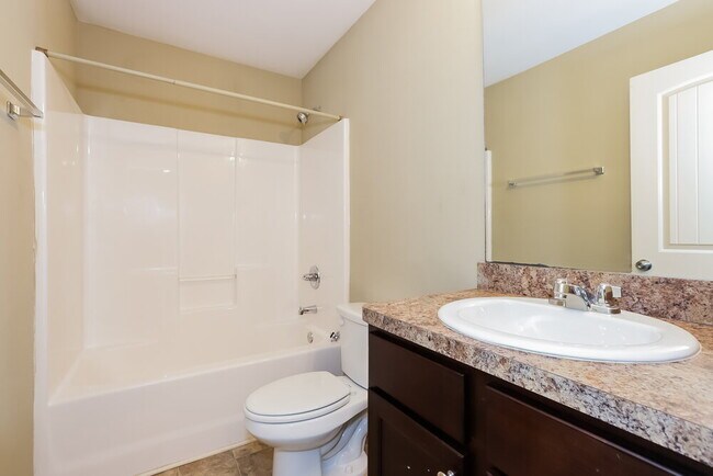 Building Photo - 496 Hill Crest Cir