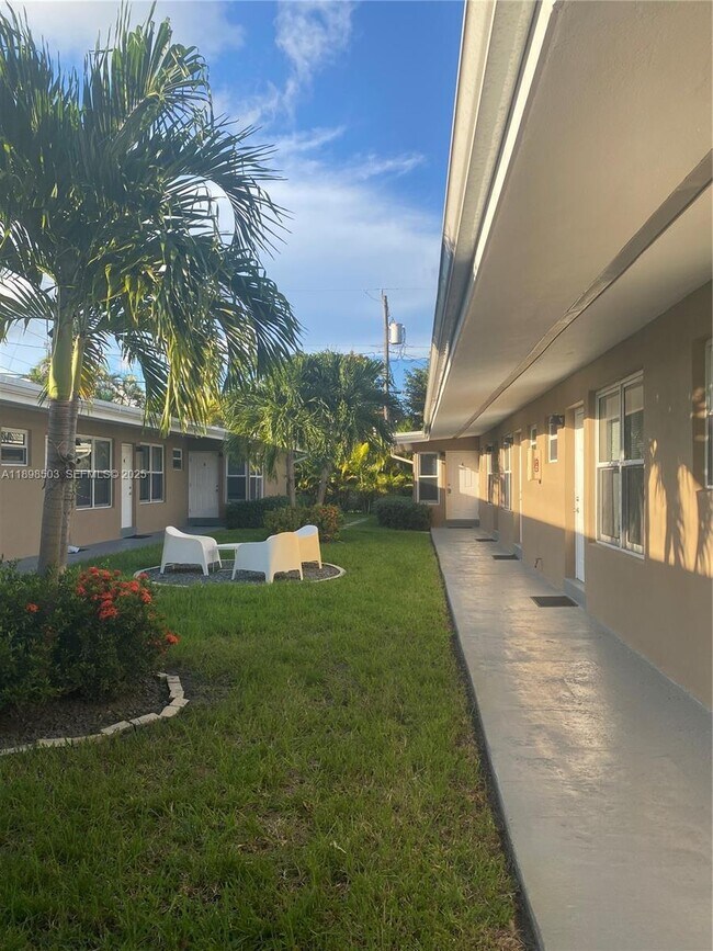 Building Photo - 2011 NE 167th St